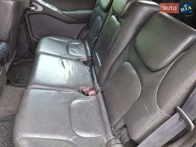 Черный Ниссан Патфайндер, объемом двигателя 2.5 л и пробегом 215 тыс. км за 10700 $, фото 2 на Automoto.ua