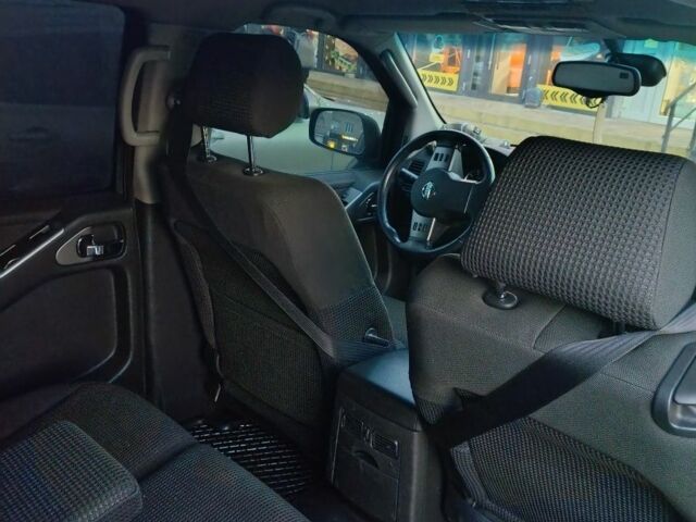 Черный Ниссан Патфайндер, объемом двигателя 0 л и пробегом 390 тыс. км за 5200 $, фото 4 на Automoto.ua