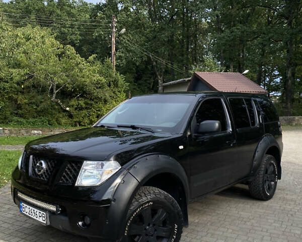 Чорний Ніссан Патфайндер, об'ємом двигуна 2.49 л та пробігом 300 тис. км за 9900 $, фото 2 на Automoto.ua