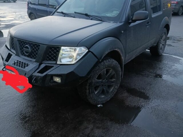 Черный Ниссан Патфайндер, объемом двигателя 0 л и пробегом 390 тыс. км за 5200 $, фото 2 на Automoto.ua