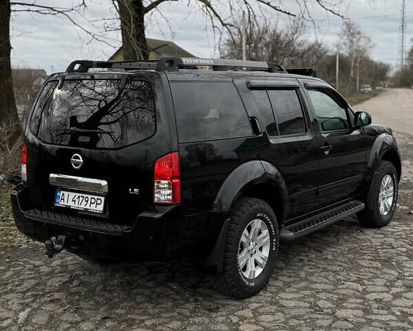 Черный Ниссан Патфайндер, объемом двигателя 4 л и пробегом 183 тыс. км за 9400 $, фото 5 на Automoto.ua