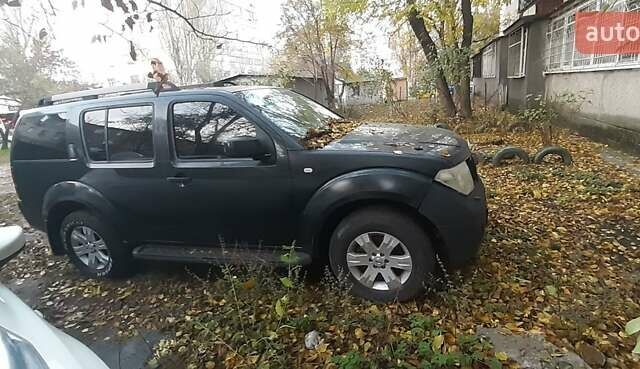 Черный Ниссан Патфайндер, объемом двигателя 2.5 л и пробегом 320 тыс. км за 7000 $, фото 1 на Automoto.ua