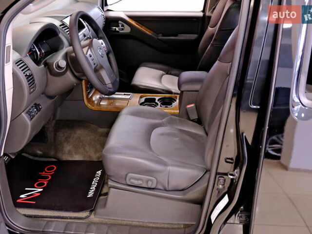 Черный Ниссан Патфайндер, объемом двигателя 3.95 л и пробегом 258 тыс. км за 8900 $, фото 28 на Automoto.ua