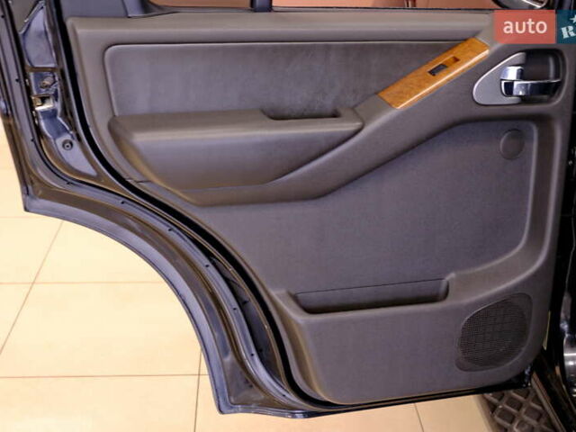 Черный Ниссан Патфайндер, объемом двигателя 3.95 л и пробегом 258 тыс. км за 8900 $, фото 31 на Automoto.ua