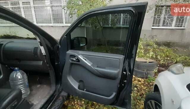 Черный Ниссан Патфайндер, объемом двигателя 2.5 л и пробегом 320 тыс. км за 7000 $, фото 4 на Automoto.ua