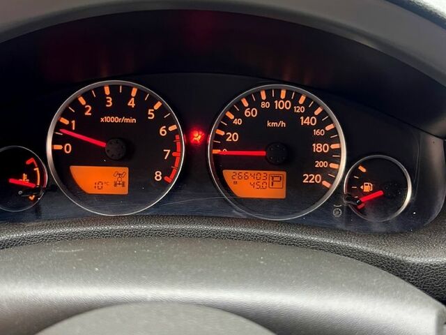 Черный Ниссан Патфайндер, объемом двигателя 4 л и пробегом 267 тыс. км за 10500 $, фото 3 на Automoto.ua