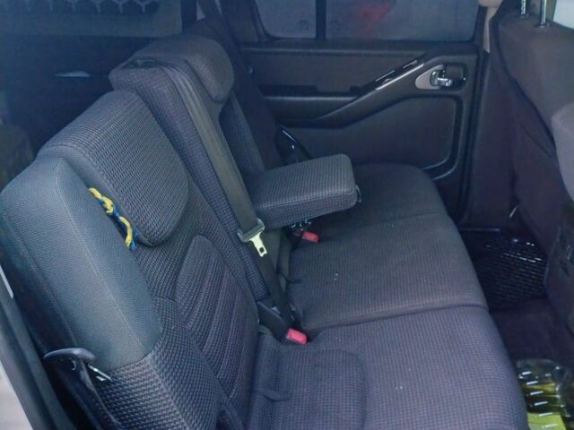 Черный Ниссан Патфайндер, объемом двигателя 0 л и пробегом 390 тыс. км за 5200 $, фото 6 на Automoto.ua