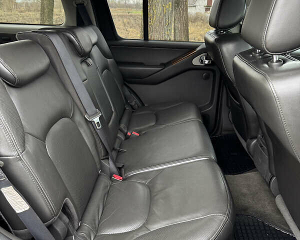 Черный Ниссан Патфайндер, объемом двигателя 4 л и пробегом 183 тыс. км за 9400 $, фото 14 на Automoto.ua