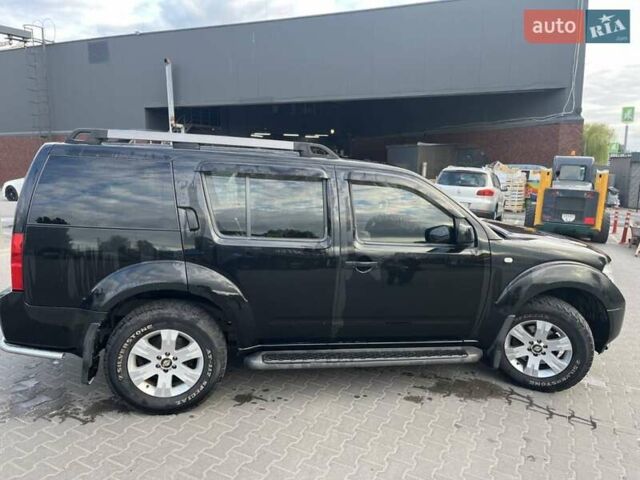 Черный Ниссан Патфайндер, объемом двигателя 2.5 л и пробегом 215 тыс. км за 10700 $, фото 6 на Automoto.ua