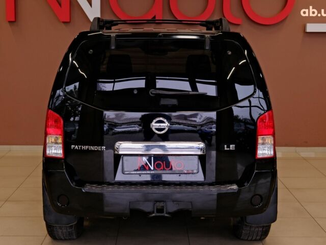 Черный Ниссан Патфайндер, объемом двигателя 4 л и пробегом 258 тыс. км за 8900 $, фото 5 на Automoto.ua