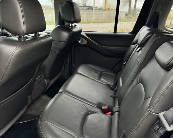 Черный Ниссан Патфайндер, объемом двигателя 4 л и пробегом 183 тыс. км за 9400 $, фото 23 на Automoto.ua