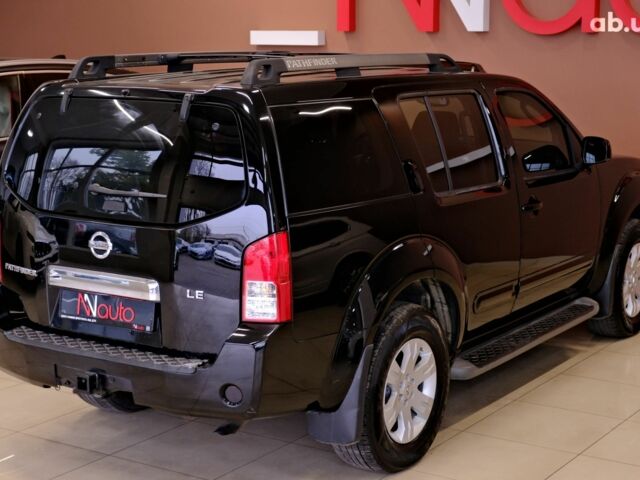 Черный Ниссан Патфайндер, объемом двигателя 4 л и пробегом 258 тыс. км за 8900 $, фото 4 на Automoto.ua