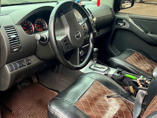 Черный Ниссан Патфайндер, объемом двигателя 4 л и пробегом 267 тыс. км за 10500 $, фото 7 на Automoto.ua