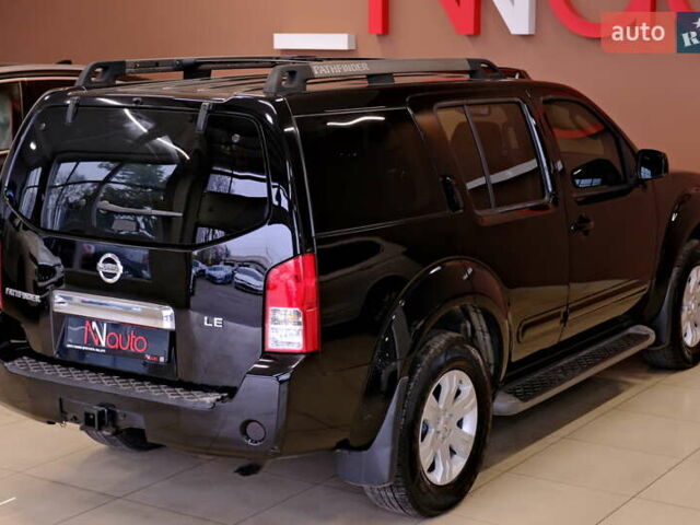 Черный Ниссан Патфайндер, объемом двигателя 3.95 л и пробегом 258 тыс. км за 8900 $, фото 13 на Automoto.ua