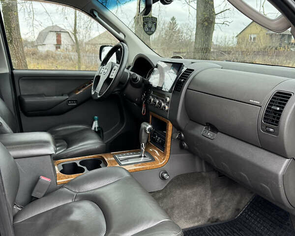 Черный Ниссан Патфайндер, объемом двигателя 4 л и пробегом 183 тыс. км за 9400 $, фото 12 на Automoto.ua