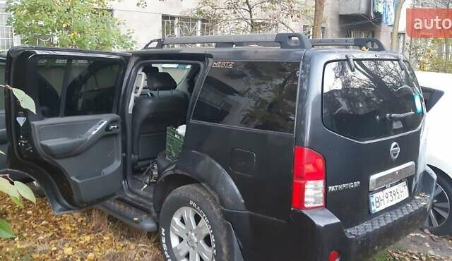 Черный Ниссан Патфайндер, объемом двигателя 2.5 л и пробегом 320 тыс. км за 7000 $, фото 6 на Automoto.ua