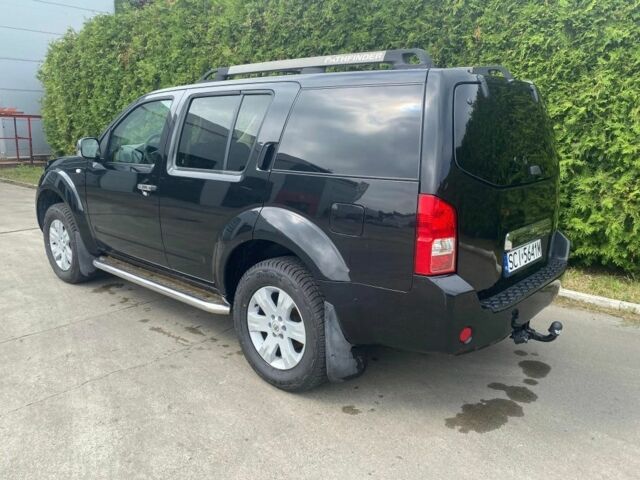 Черный Ниссан Патфайндер, объемом двигателя 2.5 л и пробегом 235 тыс. км за 3100 $, фото 3 на Automoto.ua