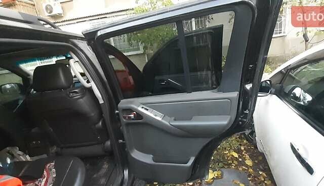 Черный Ниссан Патфайндер, объемом двигателя 2.5 л и пробегом 320 тыс. км за 7000 $, фото 8 на Automoto.ua