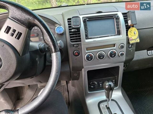 Черный Ниссан Патфайндер, объемом двигателя 2.5 л и пробегом 215 тыс. км за 10700 $, фото 3 на Automoto.ua