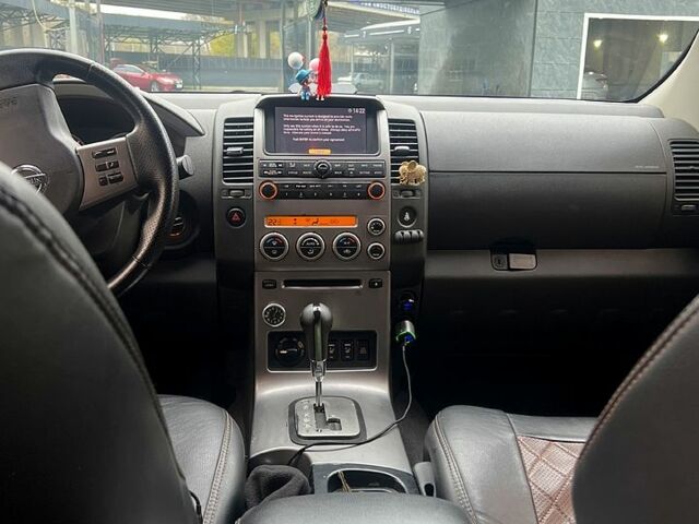 Черный Ниссан Патфайндер, объемом двигателя 4 л и пробегом 267 тыс. км за 10500 $, фото 9 на Automoto.ua