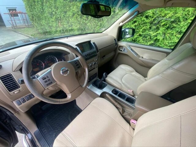 Черный Ниссан Патфайндер, объемом двигателя 2.5 л и пробегом 235 тыс. км за 3100 $, фото 7 на Automoto.ua