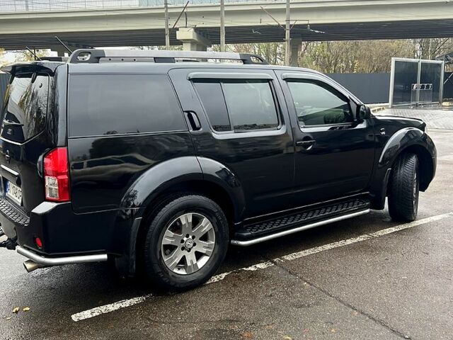 Черный Ниссан Патфайндер, объемом двигателя 4 л и пробегом 267 тыс. км за 10500 $, фото 10 на Automoto.ua