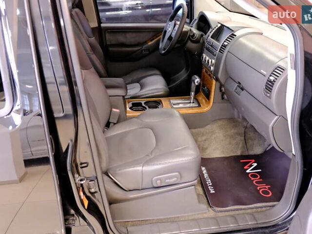 Черный Ниссан Патфайндер, объемом двигателя 3.95 л и пробегом 258 тыс. км за 8900 $, фото 43 на Automoto.ua