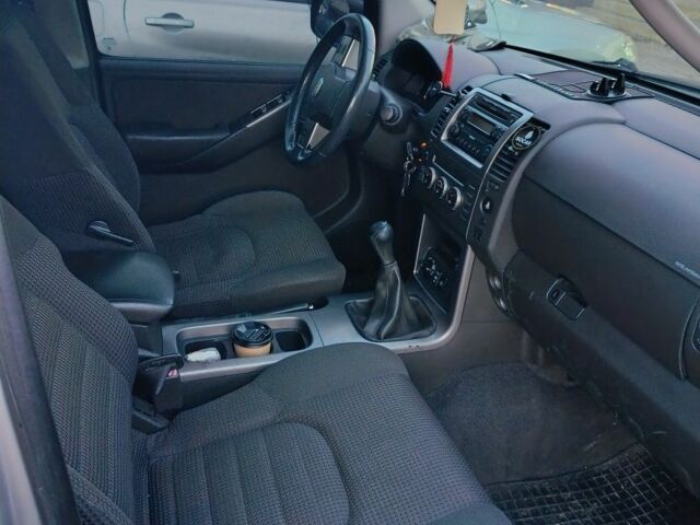 Черный Ниссан Патфайндер, объемом двигателя 0 л и пробегом 390 тыс. км за 5200 $, фото 5 на Automoto.ua