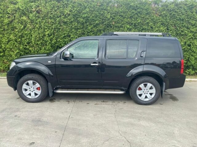 Черный Ниссан Патфайндер, объемом двигателя 2.5 л и пробегом 235 тыс. км за 3100 $, фото 2 на Automoto.ua