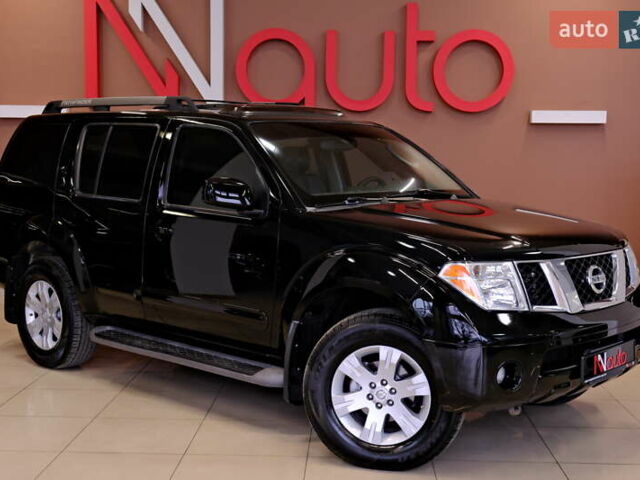 Черный Ниссан Патфайндер, объемом двигателя 3.95 л и пробегом 258 тыс. км за 8900 $, фото 4 на Automoto.ua