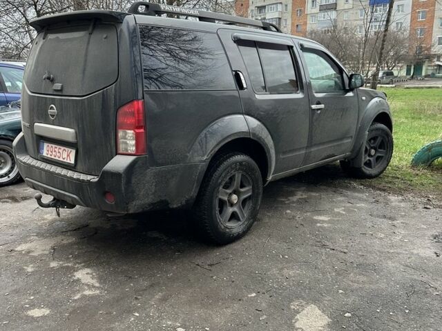 Черный Ниссан Патфайндер, объемом двигателя 0 л и пробегом 295 тыс. км за 3800 $, фото 1 на Automoto.ua
