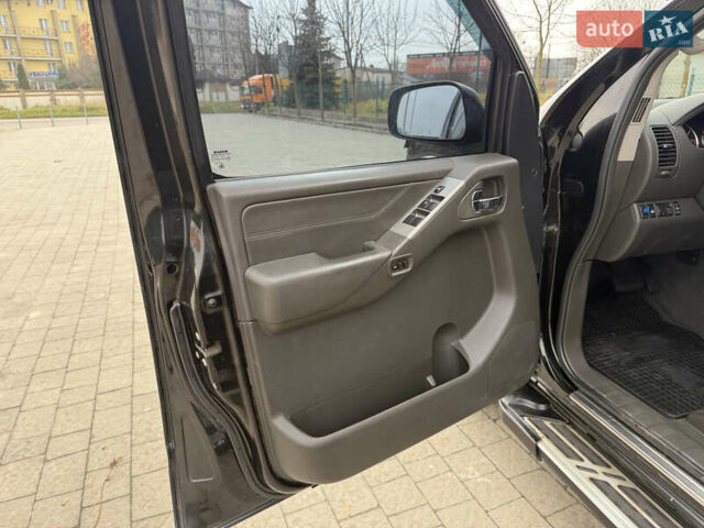 Чорний Ніссан Патфайндер, об'ємом двигуна 2.5 л та пробігом 182 тис. км за 11500 $, фото 32 на Automoto.ua