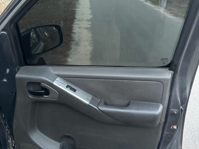 Черный Ниссан Патфайндер, объемом двигателя 2.5 л и пробегом 325 тыс. км за 4900 $, фото 16 на Automoto.ua