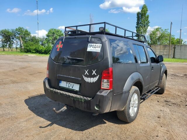 Черный Ниссан Патфайндер, объемом двигателя 2.5 л и пробегом 380 тыс. км за 4500 $, фото 5 на Automoto.ua