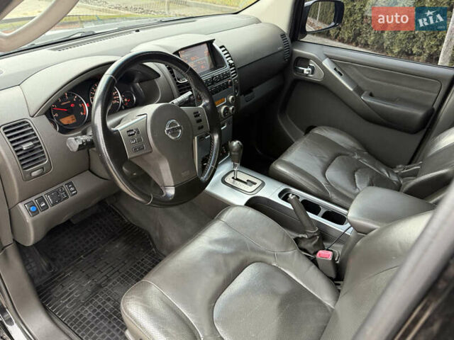 Чорний Ніссан Патфайндер, об'ємом двигуна 2.5 л та пробігом 182 тис. км за 11500 $, фото 28 на Automoto.ua