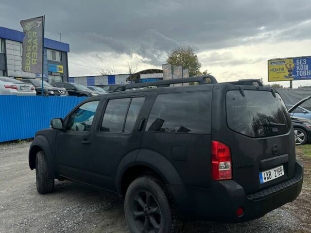 Черный Ниссан Патфайндер, объемом двигателя 2.5 л и пробегом 250 тыс. км за 4700 $, фото 4 на Automoto.ua