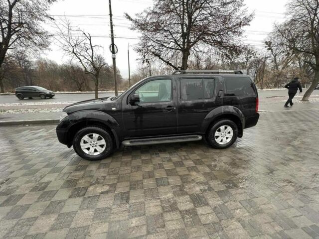 Черный Ниссан Патфайндер, объемом двигателя 2.5 л и пробегом 200 тыс. км за 11500 $, фото 1 на Automoto.ua