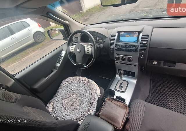 Черный Ниссан Патфайндер, объемом двигателя 2.49 л и пробегом 348 тыс. км за 8300 $, фото 8 на Automoto.ua