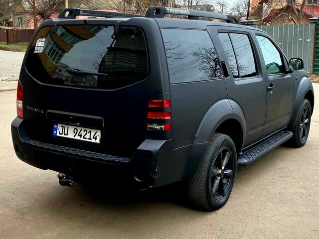 Чорний Ніссан Патфайндер, об'ємом двигуна 2.5 л та пробігом 300 тис. км за 4850 $, фото 7 на Automoto.ua