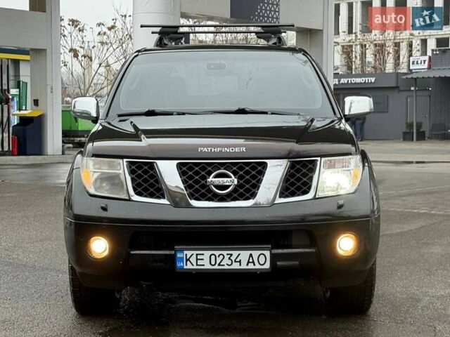 Черный Ниссан Патфайндер, объемом двигателя 2.49 л и пробегом 178 тыс. км за 13500 $, фото 4 на Automoto.ua