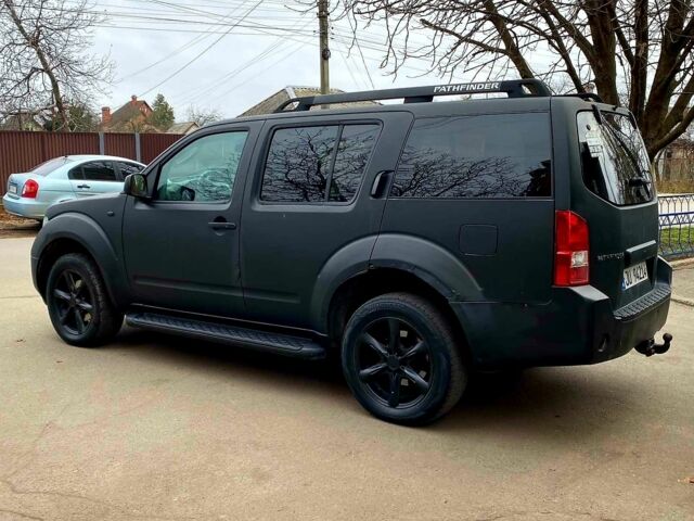 Чорний Ніссан Патфайндер, об'ємом двигуна 2.5 л та пробігом 300 тис. км за 4850 $, фото 3 на Automoto.ua