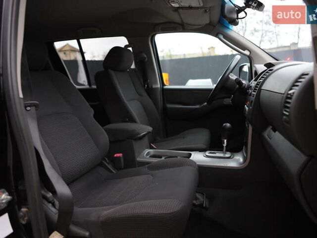 Черный Ниссан Патфайндер, объемом двигателя 2.5 л и пробегом 299 тыс. км за 8950 $, фото 10 на Automoto.ua