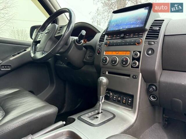 Черный Ниссан Патфайндер, объемом двигателя 2.49 л и пробегом 178 тыс. км за 13500 $, фото 26 на Automoto.ua