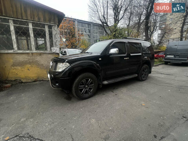 Черный Ниссан Патфайндер, объемом двигателя 2.49 л и пробегом 261 тыс. км за 11300 $, фото 4 на Automoto.ua