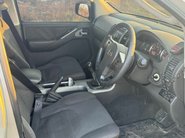 Черный Ниссан Патфайндер, объемом двигателя 2.5 л и пробегом 122 тыс. км за 4200 $, фото 7 на Automoto.ua