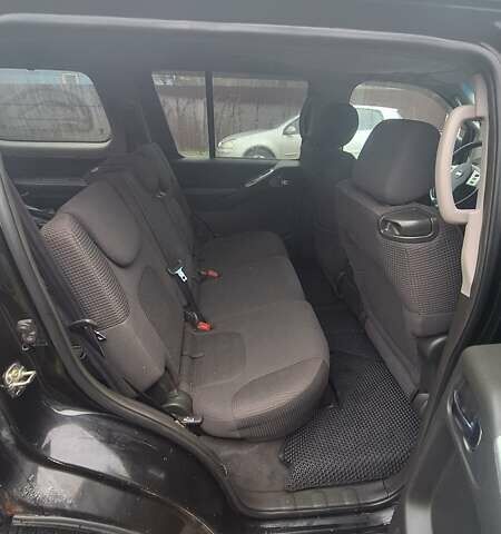 Черный Ниссан Патфайндер, объемом двигателя 2.49 л и пробегом 348 тыс. км за 8300 $, фото 5 на Automoto.ua