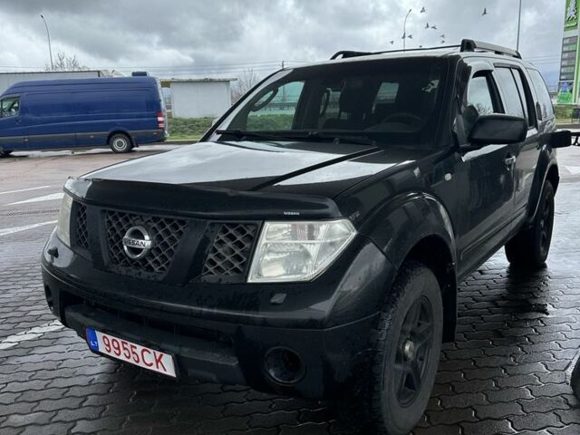 Черный Ниссан Патфайндер, объемом двигателя 0 л и пробегом 295 тыс. км за 3800 $, фото 2 на Automoto.ua