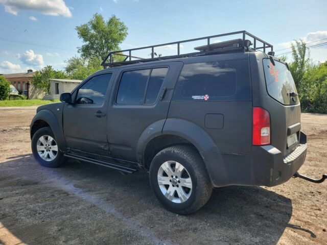 Черный Ниссан Патфайндер, объемом двигателя 2.5 л и пробегом 380 тыс. км за 4500 $, фото 1 на Automoto.ua