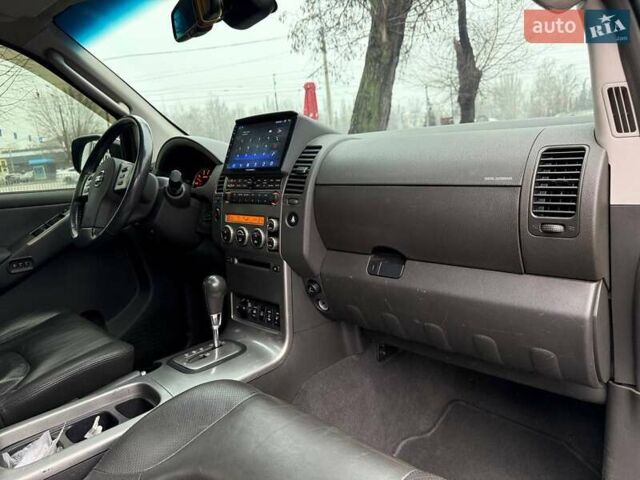 Черный Ниссан Патфайндер, объемом двигателя 2.49 л и пробегом 178 тыс. км за 13500 $, фото 25 на Automoto.ua