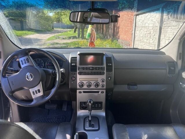 Черный Ниссан Патфайндер, объемом двигателя 2.5 л и пробегом 200 тыс. км за 11500 $, фото 5 на Automoto.ua